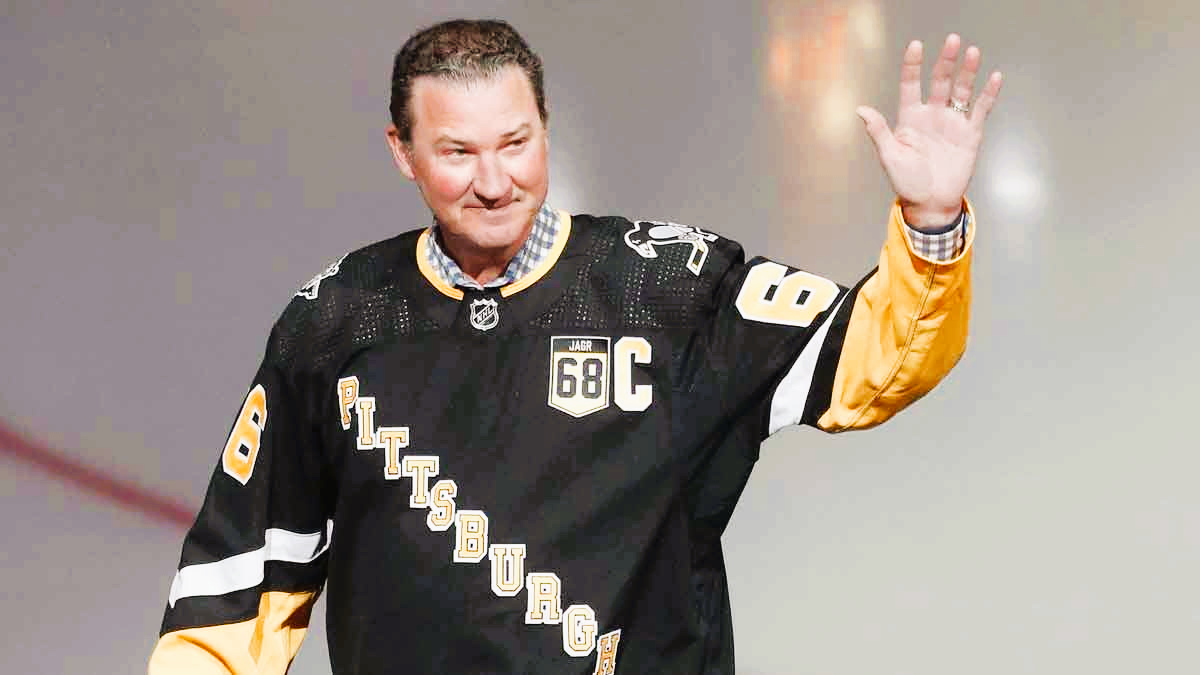 The Fans shouting praise after Mario Lemieux’s shows up ahead of Canada vs Sweden game